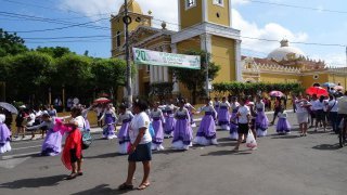 défilé festif au Nicaragua