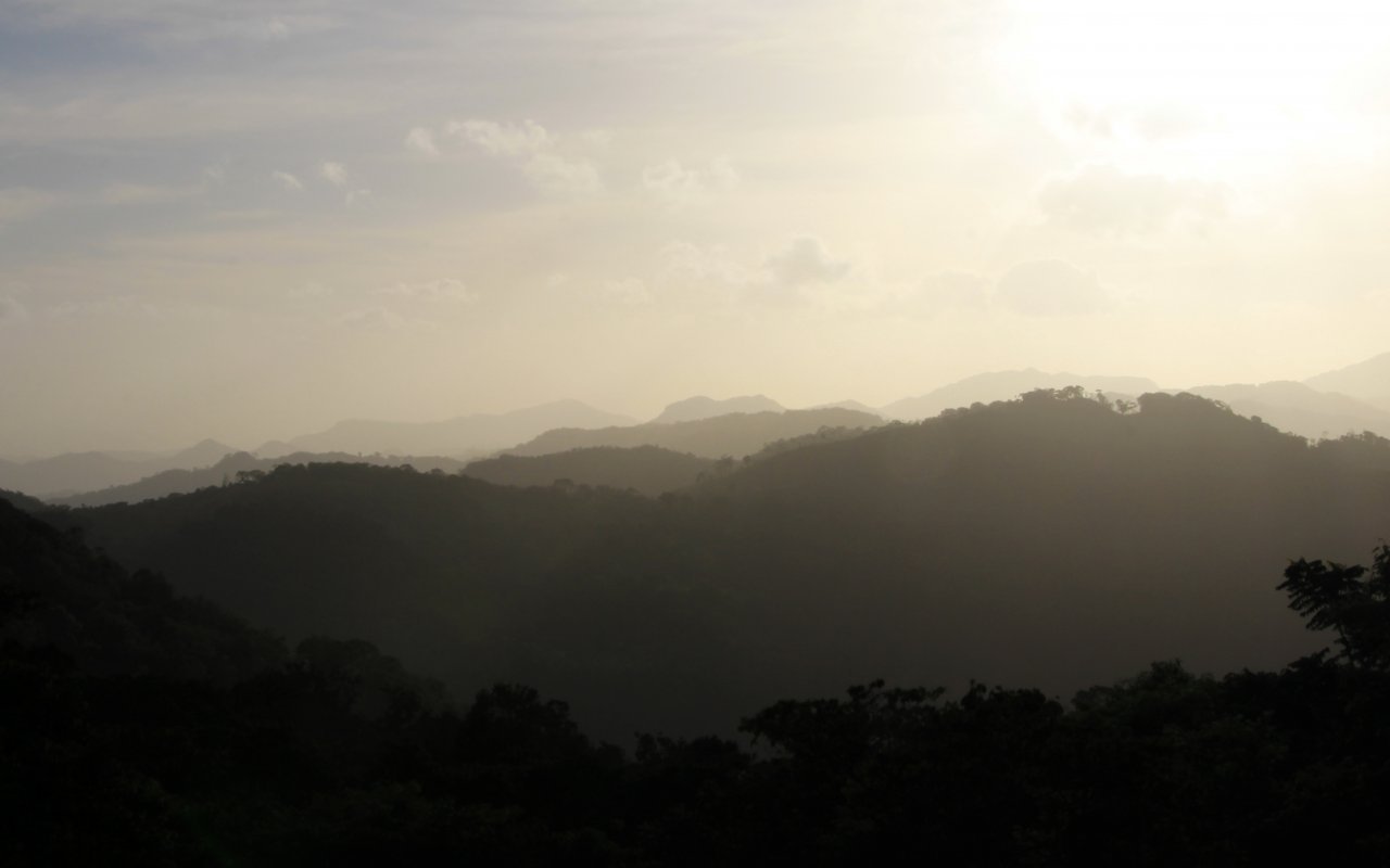 Silhouette de montagne noire et grise, San Ramon, Jinotega Nicaragua
