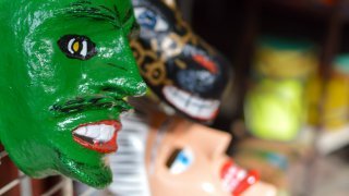 masques artisanaux du célèbre marché de Masaya, Nicaragua