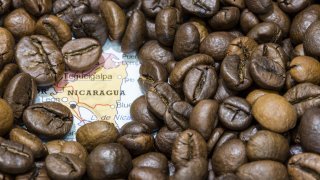 carte du Nicaragua et grains de café